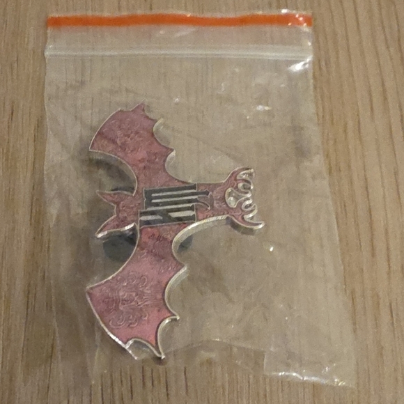 Disney Pin - Haunted Mansion Pink Bat - Disney Collector Trading Pin - Picture 3 of 4